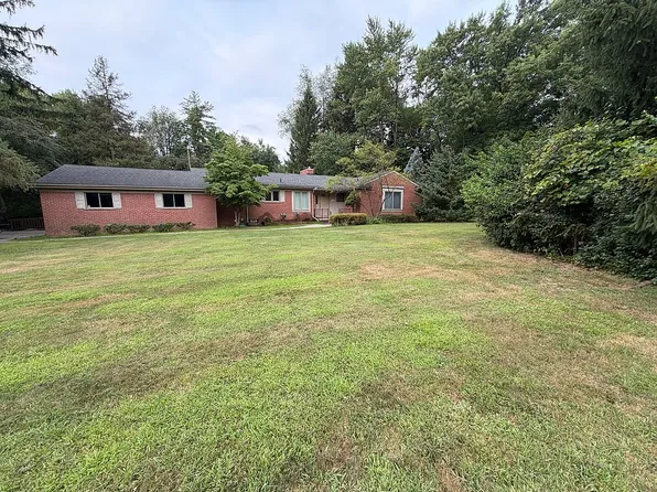 3520 Rayburn Rd, Bloomfield Hills, MI 48304