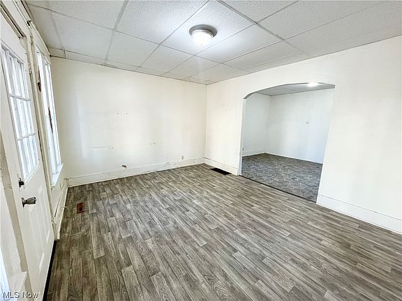 4th image of 636 Phillips St