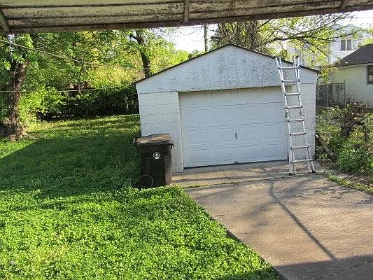 2317 Ratcliffe Ave — Photo 10