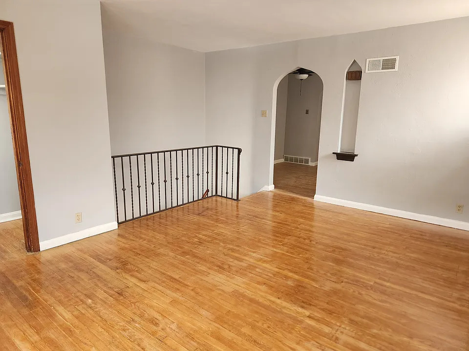 4125 Michigan Ave #2
