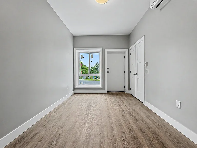199 Pine St #6 — Photo 6