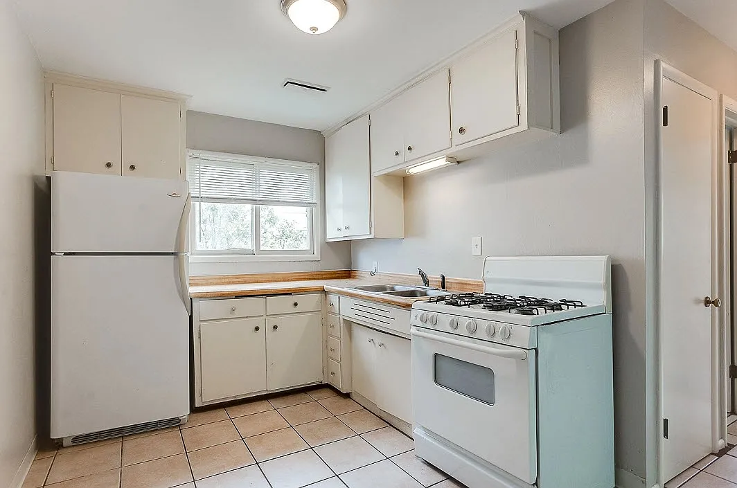 1100 W. 28th Street — Photo 2