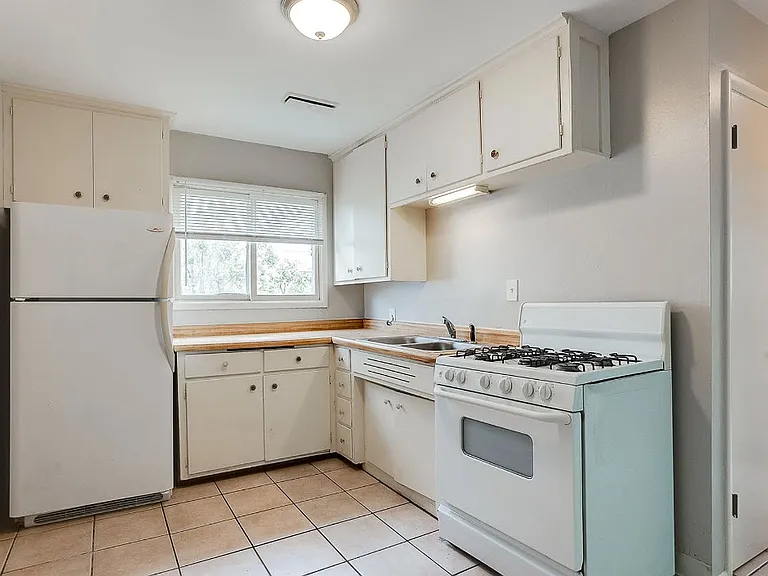 1100 W. 28th Street — Photo 2