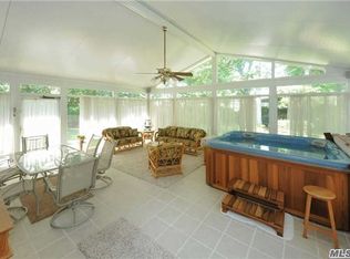 58 Apple Ln, Medford, NY 11763