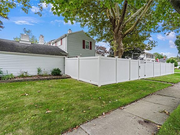 4th image of 1487 Cambridge Ave