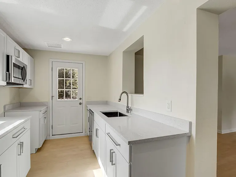 405 S 16th St — Photo 12