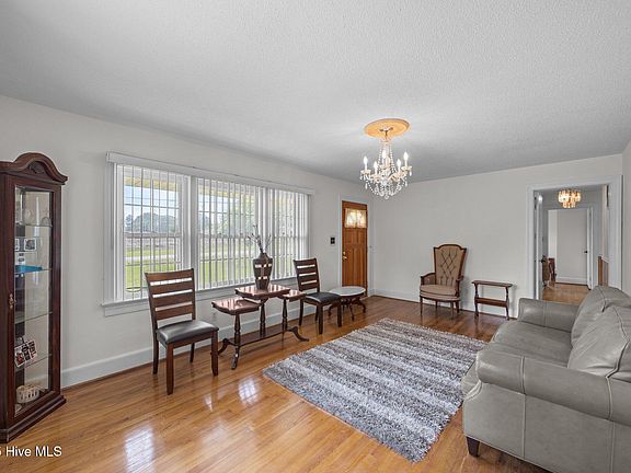 3rd image of 303 E Railroad Street