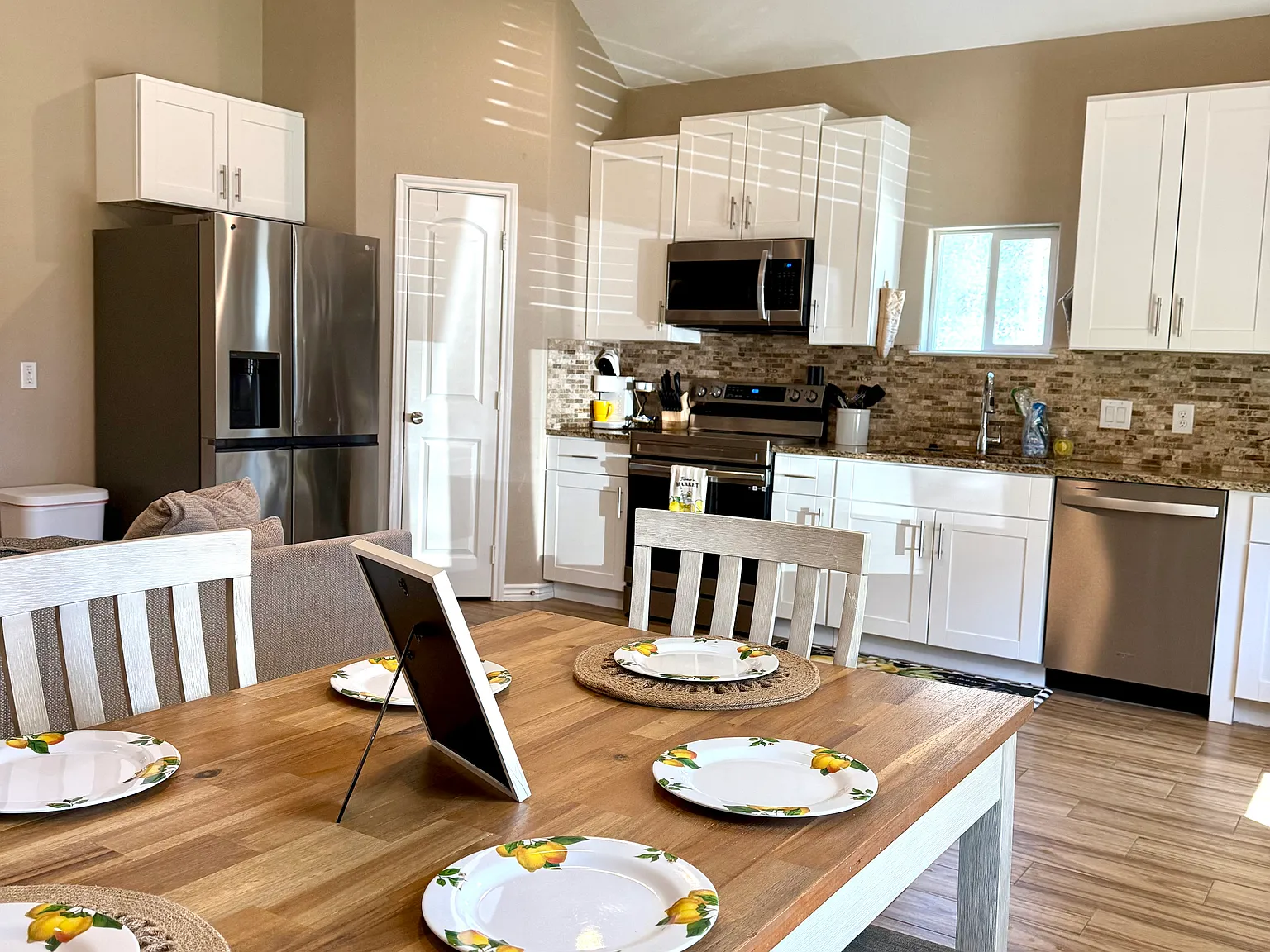 3 bed, 1000 sqft, $1,495 — Photo 2