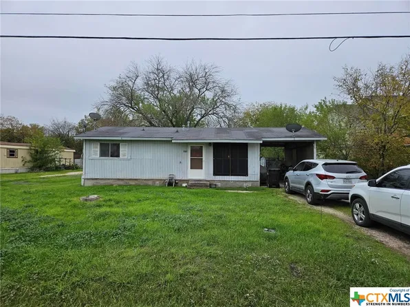 215 E Schulz St, Marion, TX 78124