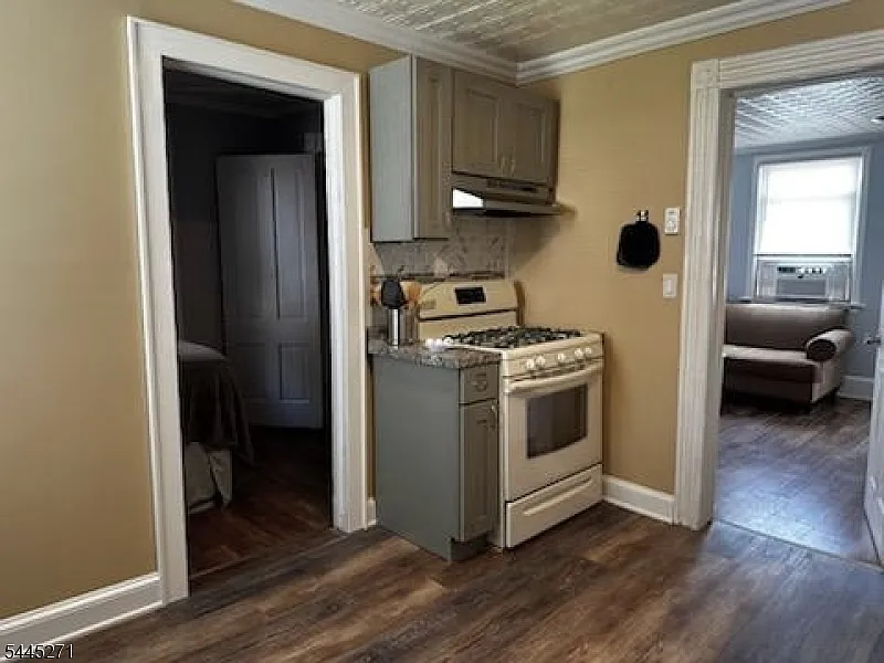 1 bed, 1.0 bath, $1,750 — Photo 3