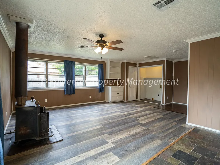 1622 W Britton Rd — Photo 14