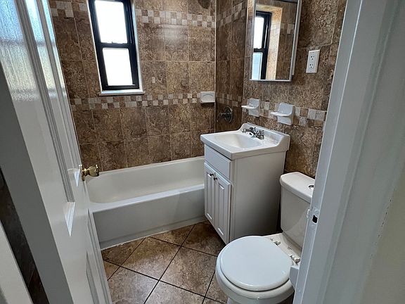 4th image of 20-53 20th St Unit 3C