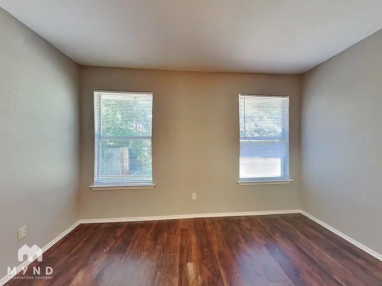 327 W Little Creek Rd — Photo 5