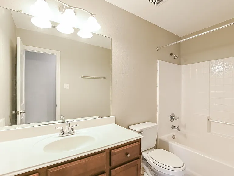376 Henry St — Photo 15