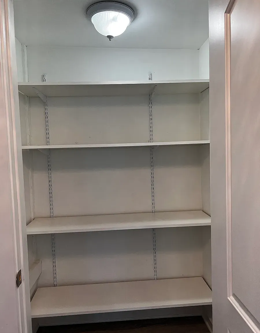Studio, 225 sqft, $1,050 — Photo 2