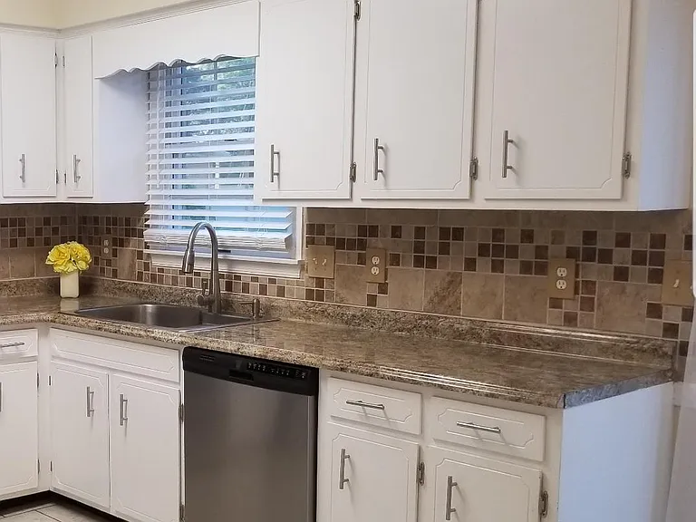 835 Larch Way — Photo 7