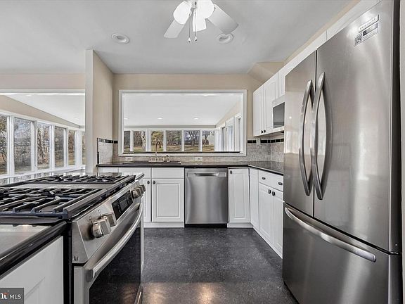 5th image of 203 Spruce Rd