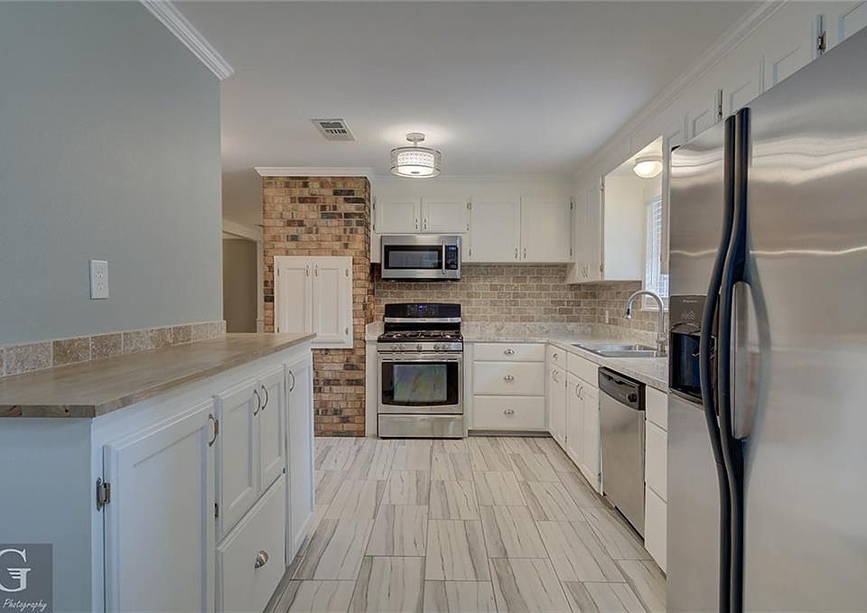1st image of 121 Evangeline Dr
