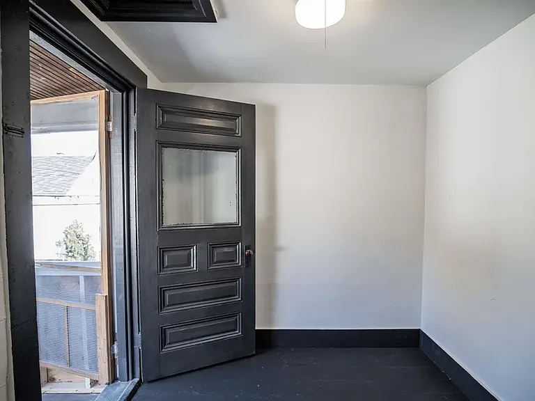 Bonus room / office