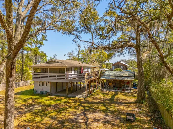 33 Warren Ave, Waverly, GA 31565