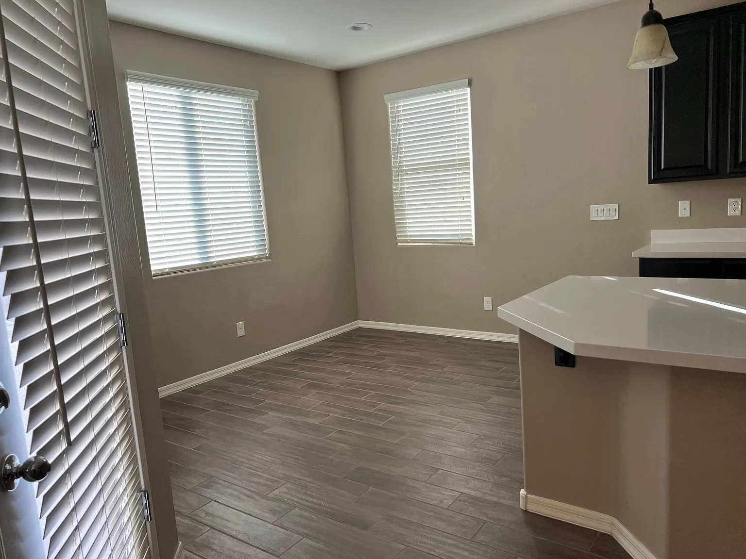 4 bed, 2525 sqft, $2,500 — Photo 4
