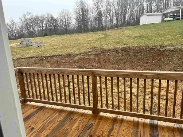 30 Iron Hill Estates Ln, Grayson, KY 41143