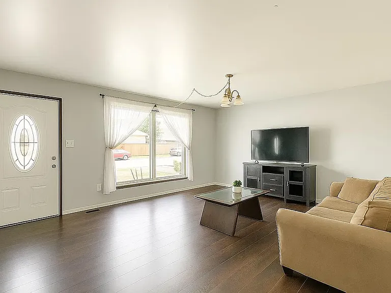 3844 Robinhood Ln — Photo 3