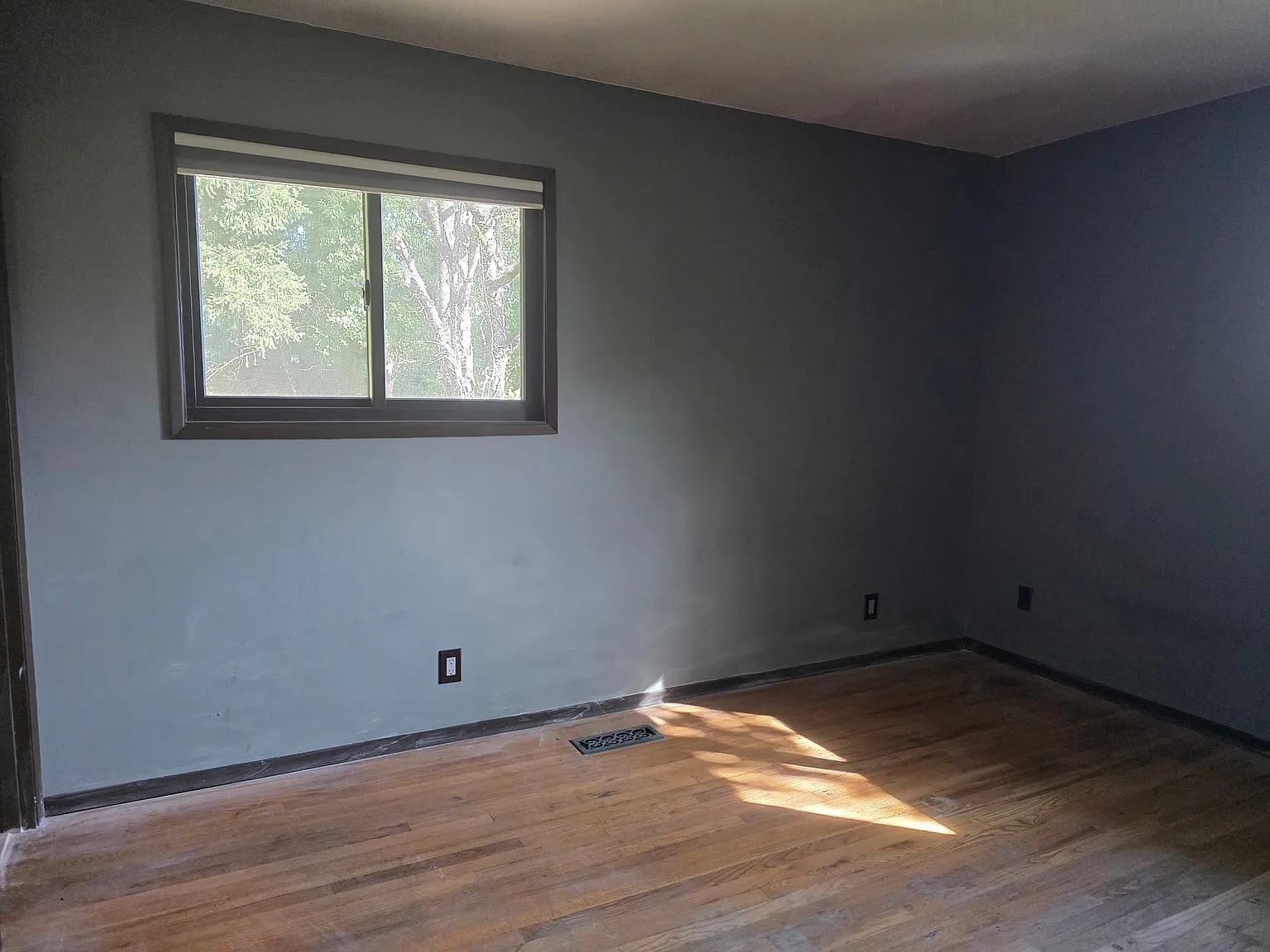 Bedroom with private bathroom — Photo 1