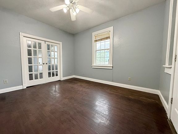 3rd image of 2722 Bay St