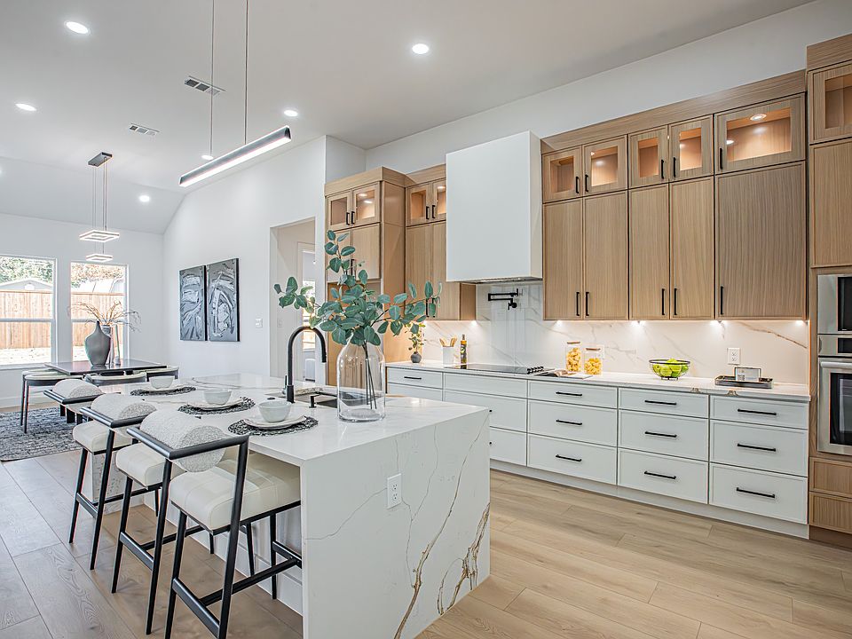 1st image of 6807 Coral Ln