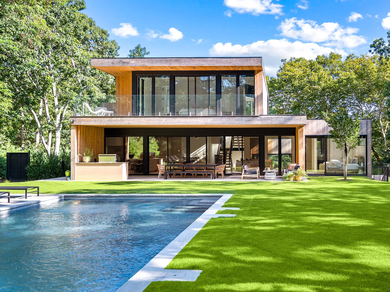 Stunning NEW Modern in Bayfront Community — Photo 2