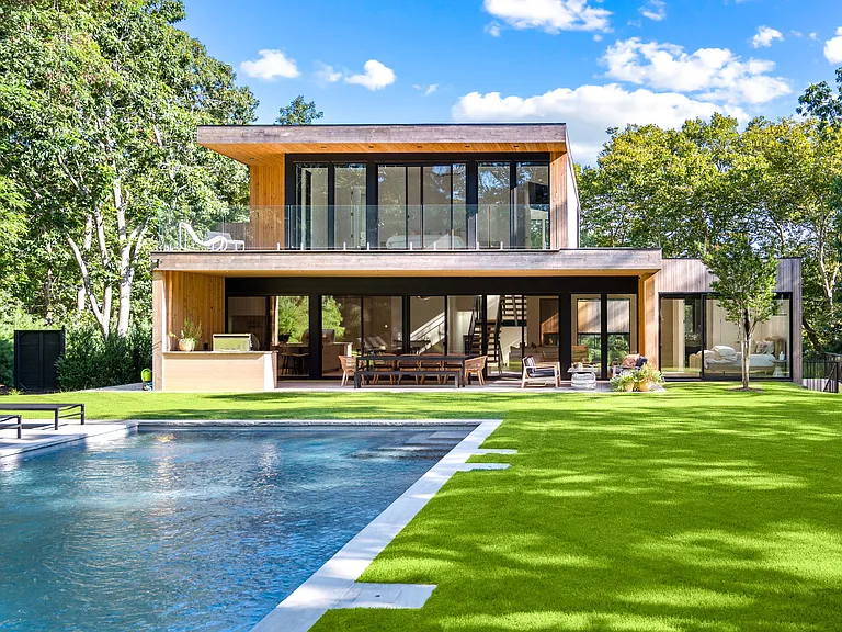 9 Oyster Shores Rd — Photo 1
