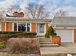2627 E Bel Aire Dr, Arlington Heights, IL