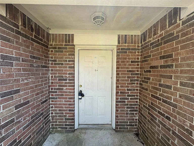 16324 Sun View Ln — Photo 1