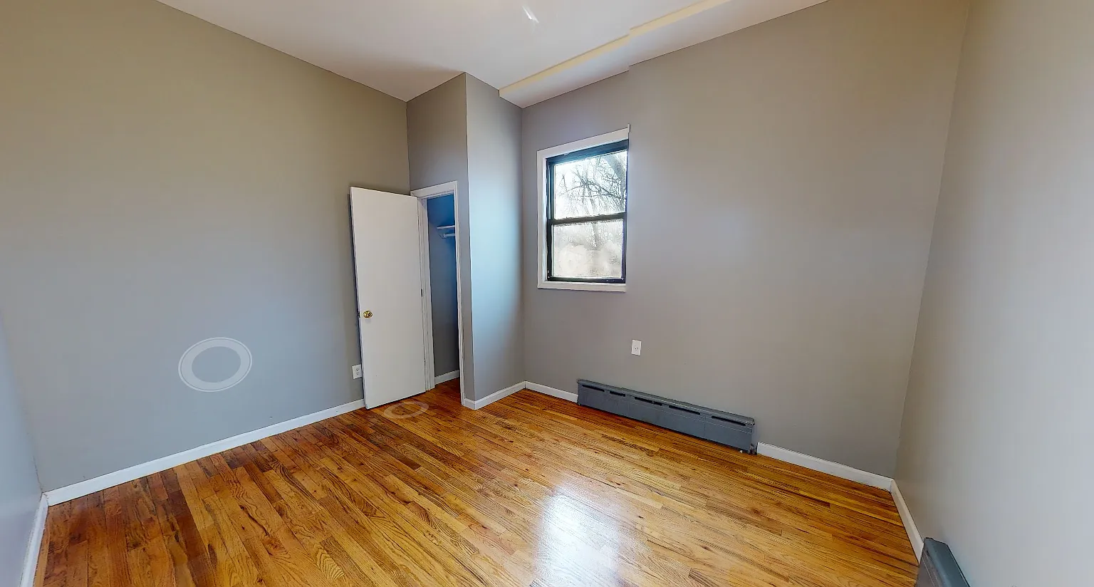 3 bed, 1000 sqft, $3,811 — Photo 2
