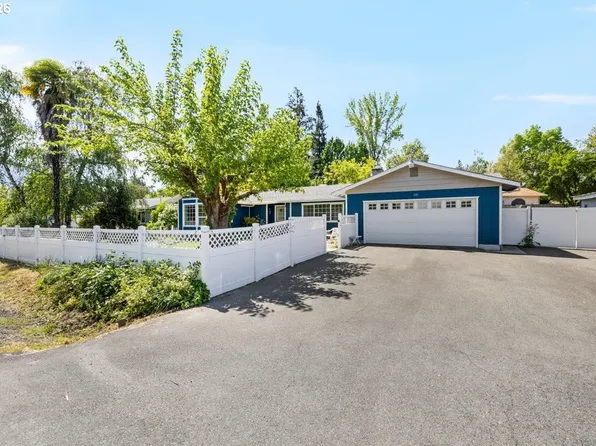 975 Fruitdale Dr, Grants Pass, OR 97527