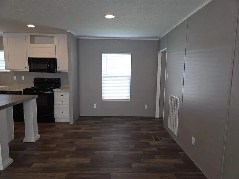 58 Charles Ave — Photo 6