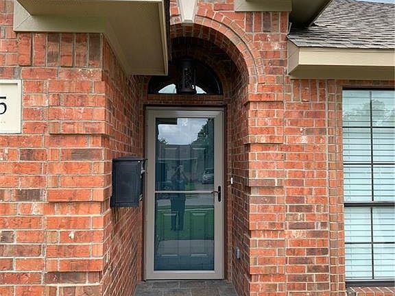 3rd image of 2505 Catalina Dr