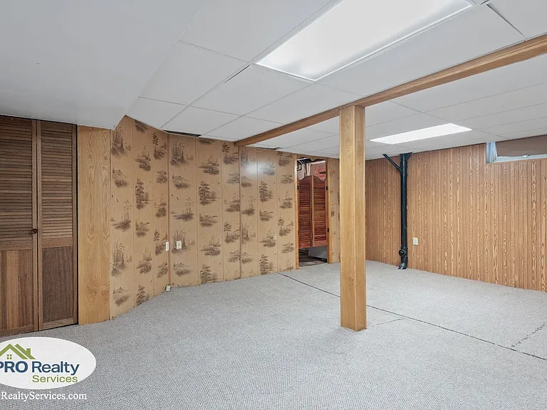 257 E Spruce St — Photo 15