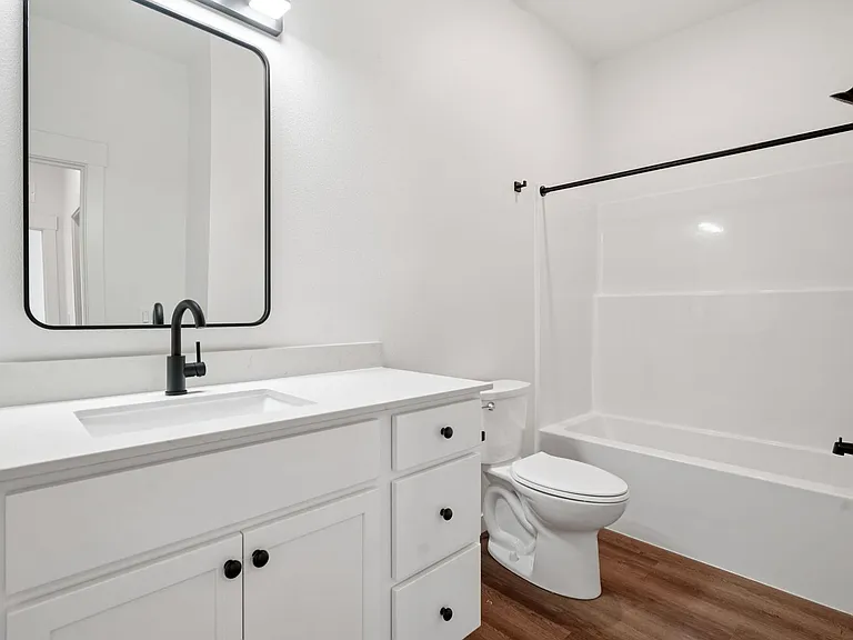 River Park Apartments — Photo 7