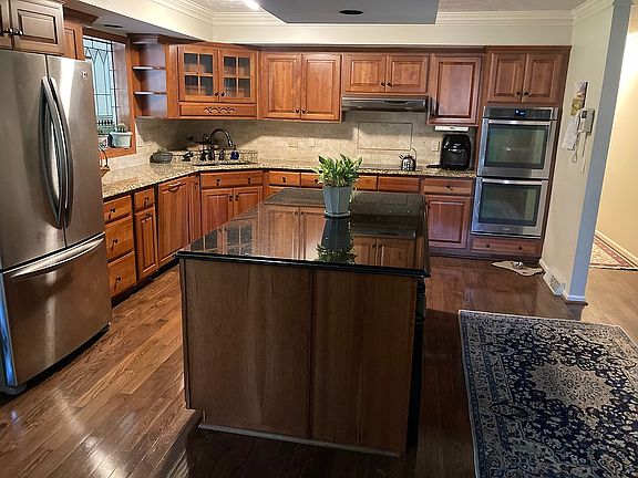 4th image of 225 Baywood Dr