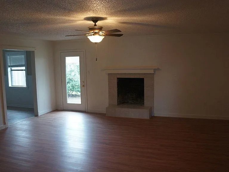2609 Phelps St — Photo 5