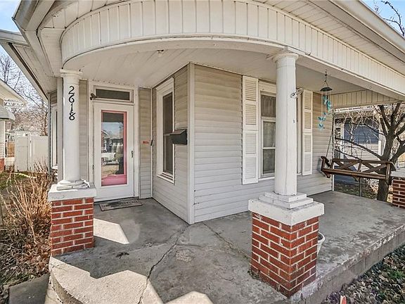 4th image of 2618 Sacramento St