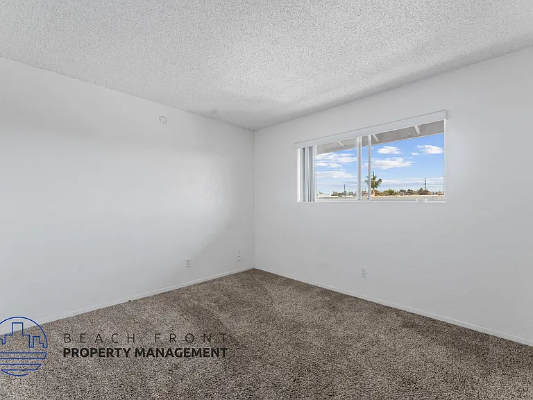 9842 Hamilton Ave. — Photo 13