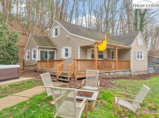 207 Old Turnpike Rd, Beech Mountain, NC 28604