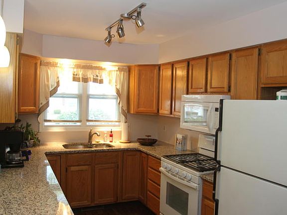 4th image of 110 Brookwood Ln