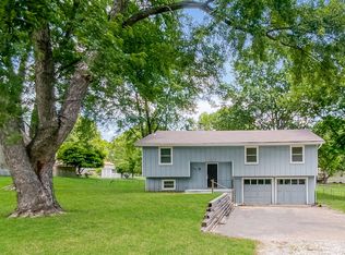 10523 N Main St, Kansas City, MO 64155