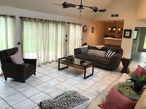 4th image of 2111 Twin Lakes Blvd