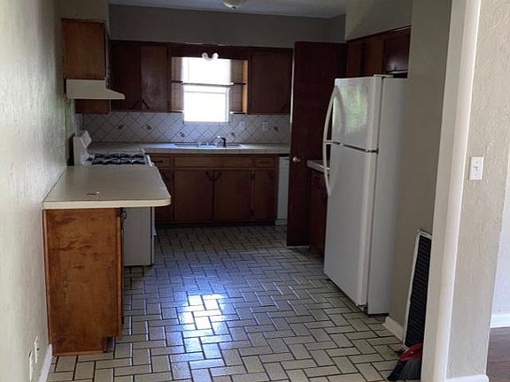 4th image of 1400 Thompson Dr