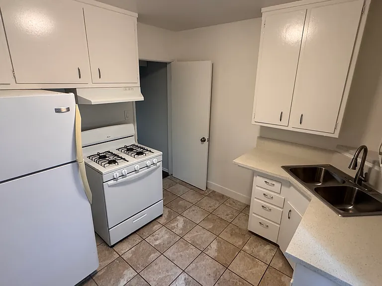 11611 Darlington Ave #6 — Photo 9